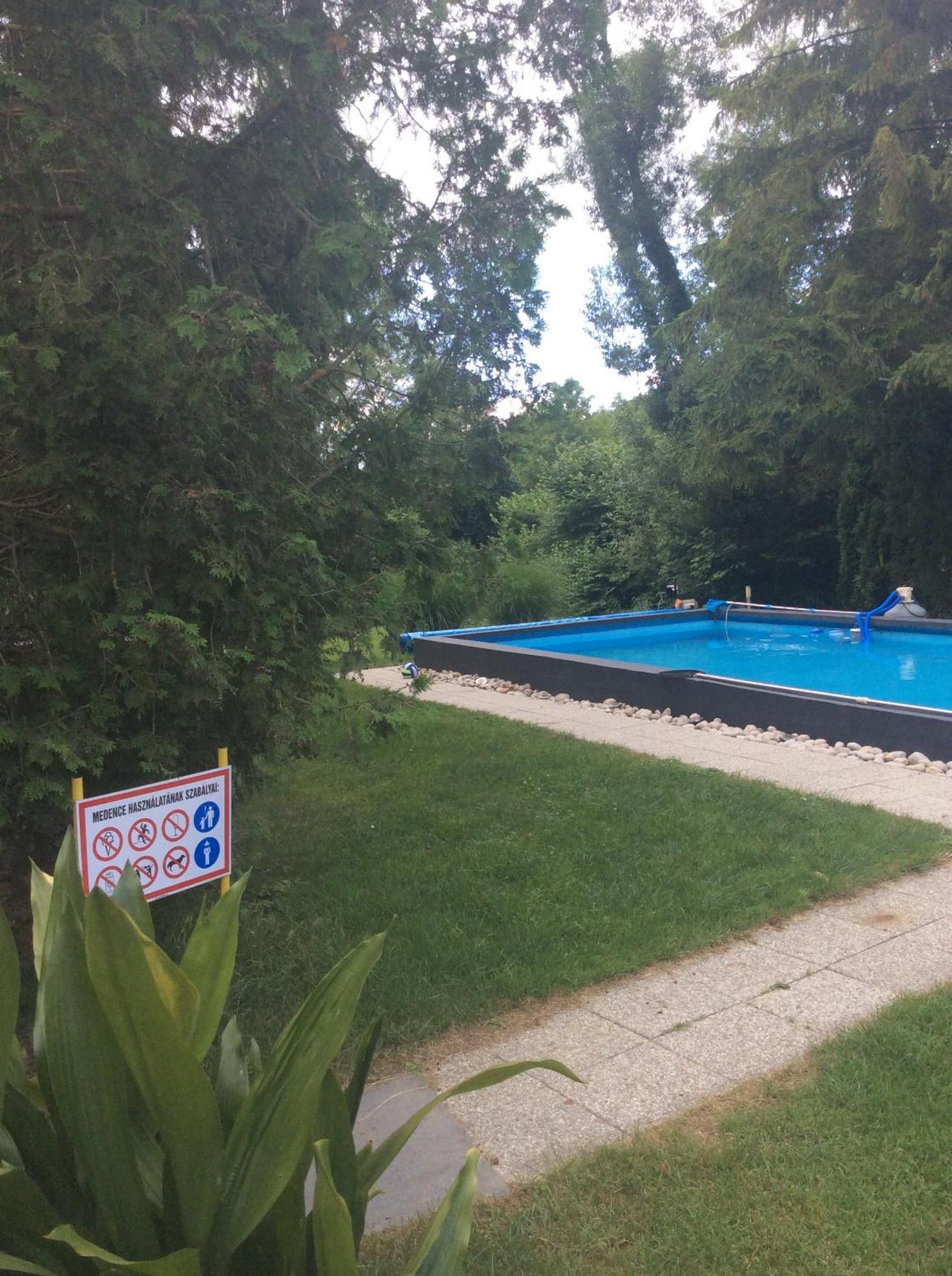 Fonfa Liget Hotel Senye Bagian luar foto