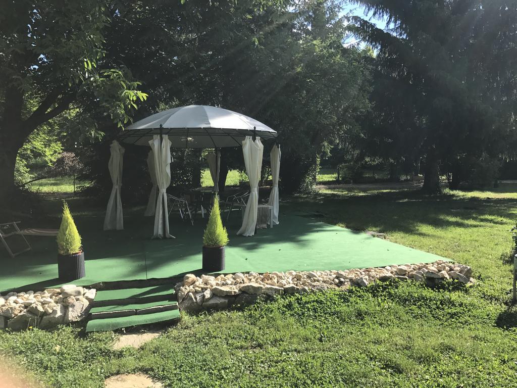 Fonfa Liget Hotel Senye Bagian luar foto